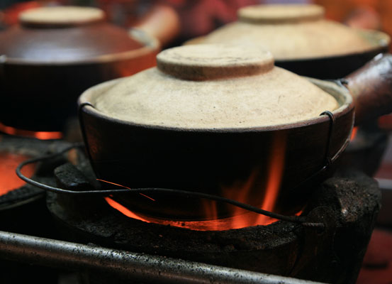 picture of clay pot cooking