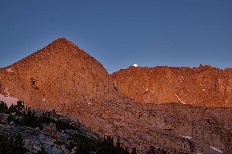 picture of moonset